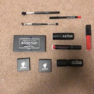 ❤️Younique make up bundle price is firm❤️